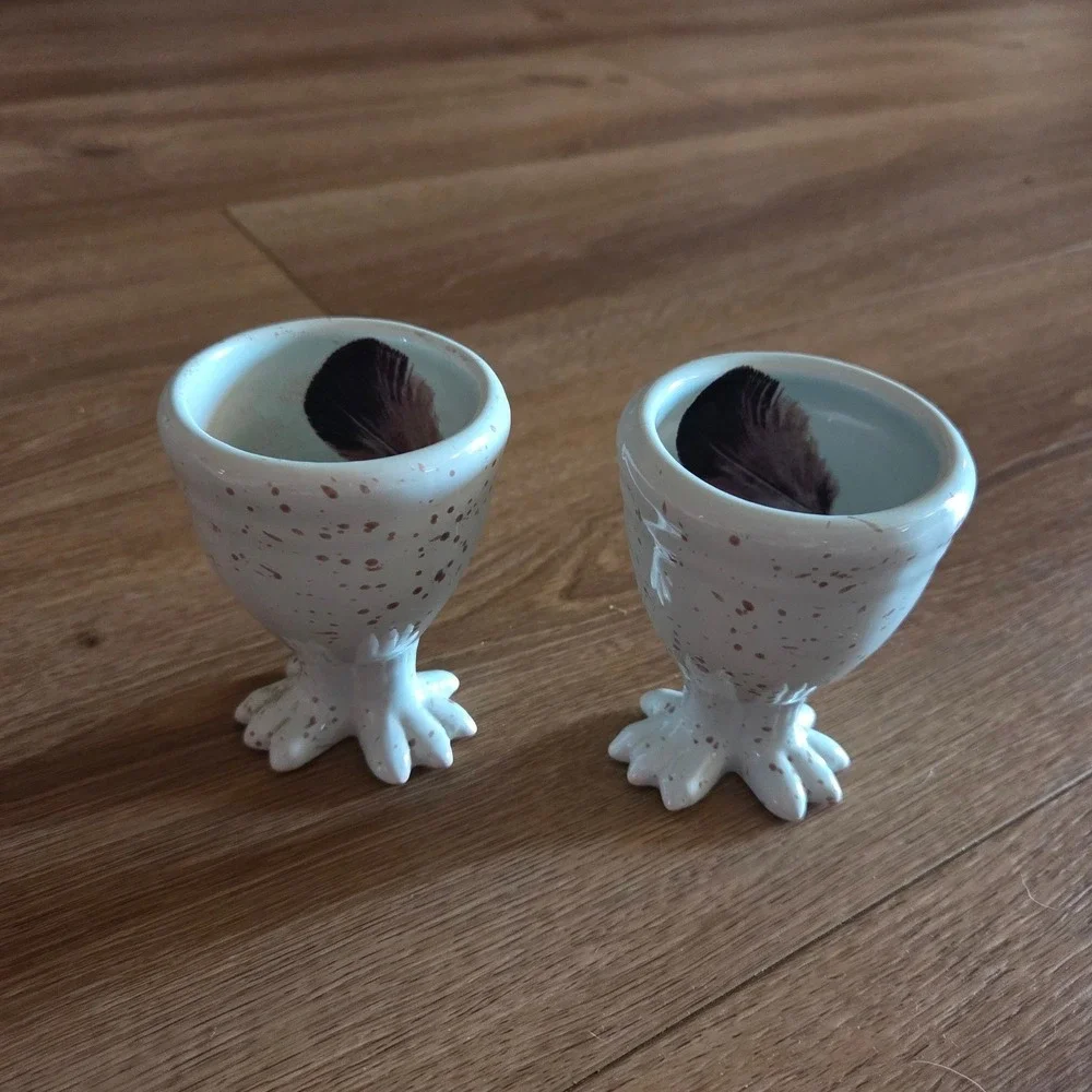 Set of 2 Speckled Ceramic Egg‎ Cups with Bird Claw Feet and Feather Detail